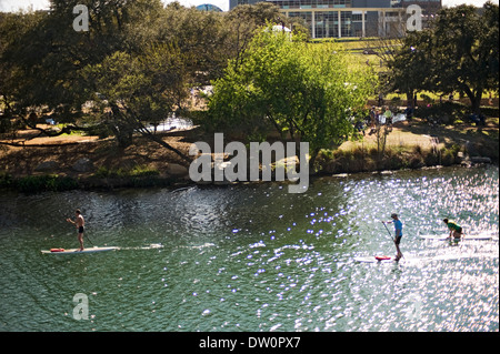 Stand Up Paddle sul Lago Lady Bird, Austin, Texas Foto Stock