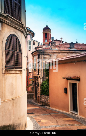 L'Europa, Francia, Alpes-Maritimes, Roquebrune-Cap-Martin. Vicolo in una città vecchia. Foto Stock