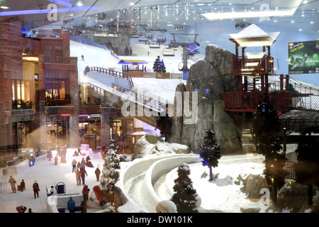 Ski Dubai, la piscina coperta centro sci di fondo nel centro commerciale Mall of the Emirates, Dubai, Emirati Arabi Uniti Foto Stock