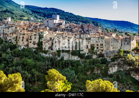 L'Europa, Francia, Alpes-Maritimes. Tourettes sur Loup. Il borgo arroccato. Foto Stock