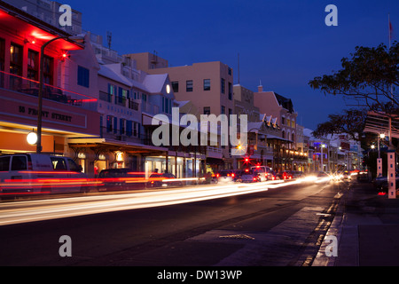 Fronte strada di notte In Hamilton Bermuda Foto Stock