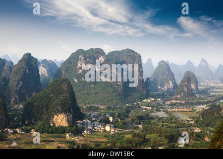 Vista aerea del carso paesaggio di montagna Foto Stock