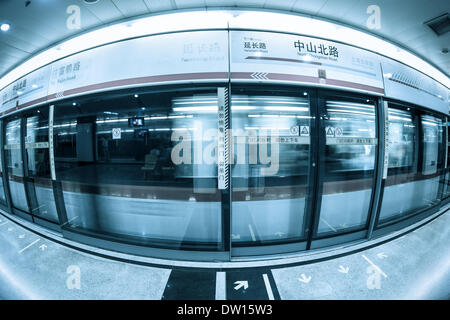 La stazione della metropolitana di Shanghai Foto Stock