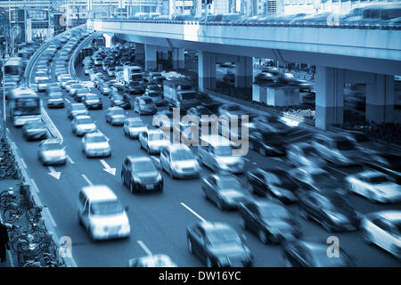 Il traffico delle ore di punta a Shanghai Foto Stock