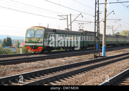 Treni passeggeri su ferrovia elettrica Foto Stock
