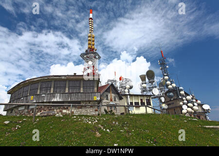 Antenna tv sulla stazione di montagna Foto Stock