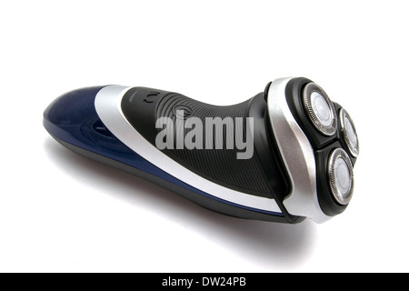 Rasoio elettrico isolato su sfondo bianco, concetto di cura del corpo Foto Stock