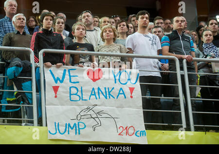 Gli appassionati di atleta Blanka Vlasic della Croazia sono visti durante la internazionali di atletica leggera contest Praha Indoor 2014, Repubblica ceca, 25 febbraio 2014. (CTK foto/Vit Simanek) Foto Stock