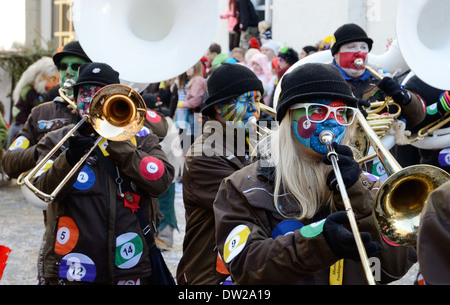 Banda di ottoni presso l'inverno masquerade Fastnacht Foto Stock