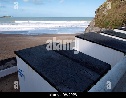 Spiaggia di capanne, Tolcarne Beach, Newquay, Cornwall Foto Stock