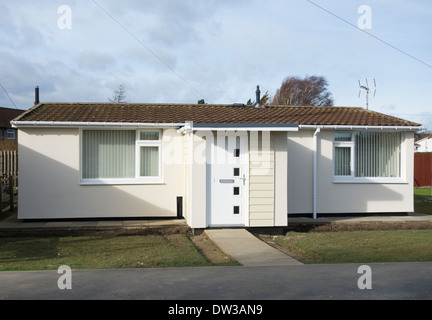 Prefabbricati isolanti, bungalow prefabbricati costruiti costruiti nel 1947 a Billingham, Cleveland, Inghilterra, Regno Unito Foto Stock