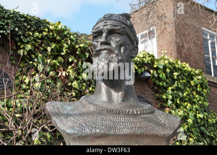Dettaglio del monumento al XV secolo albanese eroe nazionale skenderbeu Bayswater, Londra, Inghilterra Foto Stock