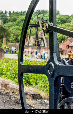 Parte della ruota per una replica di Richard Trevithick la locomotiva Coalbrookdale, Blists Hill cittadina in stile vittoriano, Madeley Telford Foto Stock