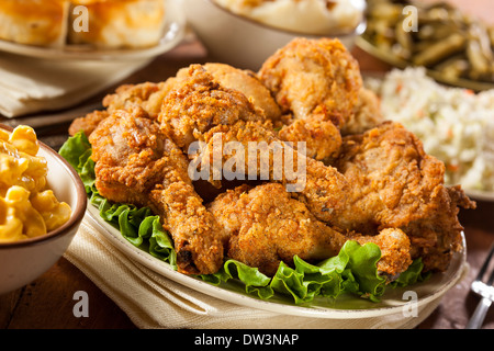 In casa il Pollo fritto con biscotti e purè di patate Foto Stock