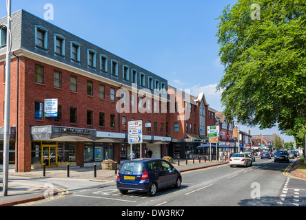 Alderley Road nel centro della città, Wilmslow, Cheshire, Inghilterra, Regno Unito Foto Stock