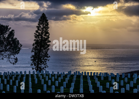 Sunrise vista da Fort Rosecrans Cimitero Nazionale. San Diego, California, Stati Uniti. Foto Stock