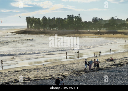 Gli Stati Uniti, California, Ventura, spiaggia e surf Foto Stock