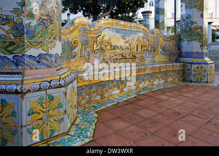 Decorazioni di Santa Chiara chiostro a Napoli, Italia Foto Stock