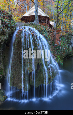 Bigar cascata cade nella Nera Beusnita Gorges National Park, Romania Foto Stock