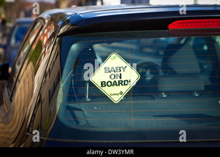 Baby On Board adesivo in vista posteriore finestra Foto Stock