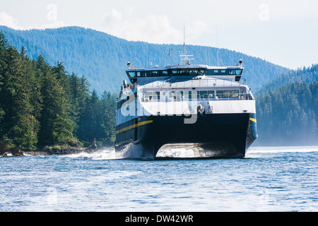 MV Fairweather, alta velocità del traghetto, Alaska Marine Highway system, all'interno del passaggio tra Jeaneau e Sitka Foto Stock