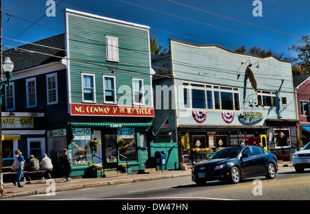 North Conway New Hampshire downtown strada principale con i negozi e 5 & 10 nel nord del New England Foto Stock