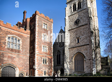 Mortons parte della torre di Lambeth Palace sulla sinistra, accanto a St-Mary a Lambeth chiesa in London REGNO UNITO Foto Stock