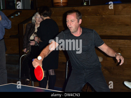 Matthew Freud gioca ping pong al rimbalzo launch party a Holborn. In Europa il primo scopo costruito 'sociale Ping Pong Club'. Il nuovo £ 2,5 milioni venue, dal designer britannico Russell Sage e costruito sullo stesso sito dove tennis da tavolo è stato inventato e patente Foto Stock