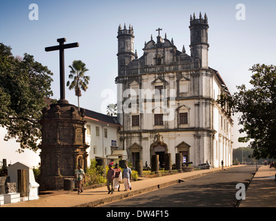 India, Goa, vecchio Velha Goa, locale per i turisti che visitano la Chiesa di San Francesco di Assisi Foto Stock
