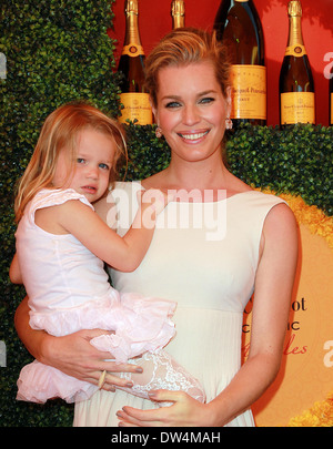 Rebecca Romijn, Dolly Rebecca Rose O'Connell terzo annuale di Veuve Clicquot Polo Classic - gli arrivi al Will Rogers State Historic Park Pacific Palisades, California - 06.10.12 con: Rebecca Romijn, Dolly Rebecca Rose O'Connell dove: Pacific Palissades, Foto Stock