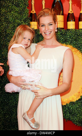 Rebecca Romijn, Dolly Rebecca Rose O'Connell terzo annuale di Veuve Clicquot Polo Classic - gli arrivi al Will Rogers State Historic Park Pacific Palisades, California - 06.10.12 con: Rebecca Romijn, Dolly Rebecca Rose O'Connell dove: Pacific Palissades, Foto Stock