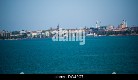 Geelong Australia centro città skyline da sulla Baia di Corio. mostra Cunningham pier e yacht e barche sulla baia. Foto Stock