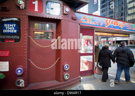 Ellen's Stardust Diner è un retrò degli anni cinquanta tema ristorante situato a 1650 Broadway Foto Stock
