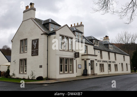 L'hotel Loch Lomond Arms durante l'inverno a Luss, Scozia, Regno Unito, Europa Foto Stock