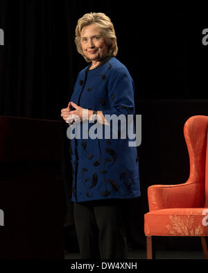 Coral Gables, Florida, Stati Uniti d'America. 26 Febbraio, 2014. HILLARY CLINTON offre un discorso agli studenti, docenti, personale e gli ospiti invitati presso il Centro BankUnited sul campus dell'Università di Miami. © Brian Cahn/ZUMAPRESS.com/Alamy Live News Foto Stock