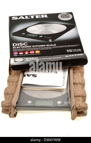 Boxed e confezionato Salter tipo disco cucina elettronica bilance di pesatura Foto Stock