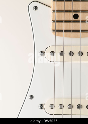 White chitarra elettrica corpo closeup , per la musica e i temi di intrattenimento Foto Stock