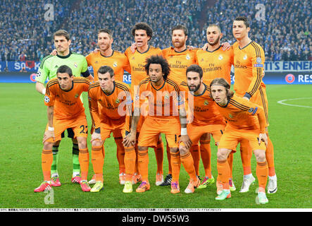 Gelsenkirchen (Germania). 26 Febbraio, 2014. Real Madrid gruppo team line-up Calcio : Real Madrid gruppo team shot (riga superiore - L a R) Iker Casillas, Sergio Ramos, Pepe, Xabi Alonso, Karim Benzema, Cristiano Ronaldo, (riga inferiore - L a R) Angel di Maria, Gareth Bale, Marcelo Daniel Carvajal e Luka Modric prima della UEFA Champions League Round di 16, 1° leg match tra FC Schalke 04 1-6 Real Madrid a Veltins-Arena a Gelsenkirchen, Germania . Credito: Takamoto Tokuhara/AFLO/Alamy Live News Foto Stock