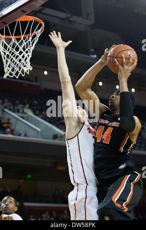 Los Angeles, CA, Stati Uniti d'America. Il 27 febbraio, 2014. Febbraio 27, 2014 - Los Angeles, CA, Stati Uniti d'America - nel primo semestre durante il gioco NCAA tra Oregon State castori e USC Trojans al Galen Center di Los Angeles, CA. Credito: csm/Alamy Live News Foto Stock