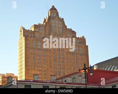 Drake Hotel elencati sul NRHP il 18 settembre 1978. Situato a 1512-1514 Spruce Street in Piazza Rittenhouse quartiere orientale di Philadelphia. Murphy, Quigley & Co., architetti. Foto scattata da Broad Street 2 isolati a sud del centro di Kimell Foto Stock