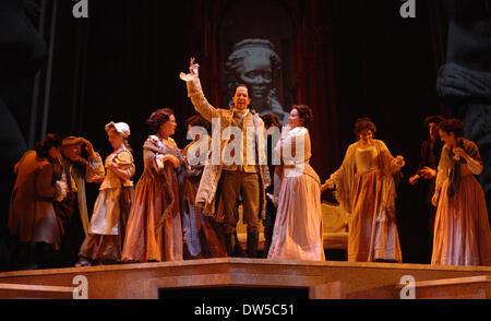 Vancouver, Canada. Il 27 febbraio, 2014. Attori di Vancouver Opera eseguire durante una prova generale di Mozart del 'Dsu Giovanni' in anticipo del sabato premier al Queen Elizabeth Theatre in Vancouver, Canada, il 27 febbraio 2014. © Sergei Bachlakov/Xinhua/Alamy Live News Foto Stock