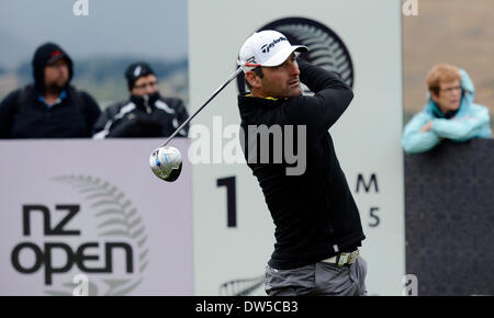 Arrowtown, Nuova Zelanda. 28 feb 2014. Nuova Zelanda Michael Hendry sul primo tee durante il round 2 della Nuova Zelanda Open Championship presso le colline, Arrowtown, Nuova Zelanda. Credito: Azione Sport Plus/Alamy Live News Foto Stock