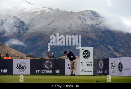 Arrowtown, Nuova Zelanda. 28 feb 2014. La Nuova Zelanda è David Klein sul primo tee durante il round 2 della Nuova Zelanda Open Championship presso le colline, Arrowtown, Nuova Zelanda. Credito: Azione Sport Plus/Alamy Live News Foto Stock