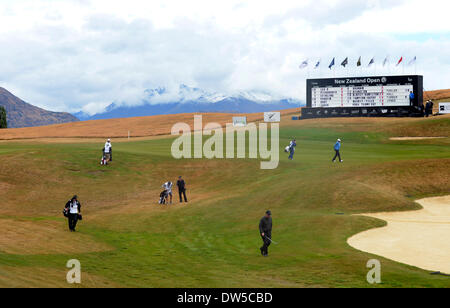 Arrowtown, Nuova Zelanda. 28 feb 2014. Greg Turner nel XVIII fairway durante il round 2 della Nuova Zelanda Open Championship presso le colline, Arrowtown, Nuova Zelanda. Credito: Azione Sport Plus/Alamy Live News Foto Stock