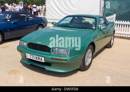 Aston Martin Virage COUPE (1989-1995), Aston Martin Timeline, della celebrazione del centenario 2013, 100 anni Aston Martin, Kensington Park, Londra, Regno Unito, Europa Foto Stock