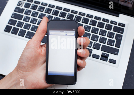 Internet sullo smartphone Foto Stock