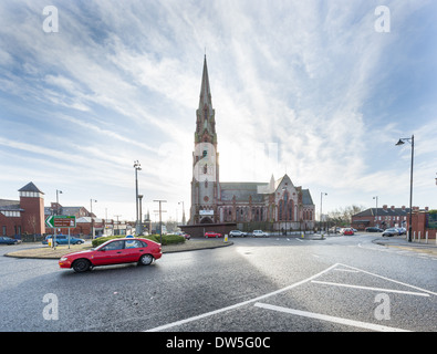 Carlisle Circus chiesa metodista. Progettato in stile gotico in stile Revival dal noto architetto W. H. Lynn e completato nel 1875. Foto Stock