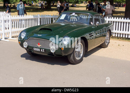 Aston Martin DB4 GT (1958-1963), Aston Martin Timeline, della celebrazione del centenario 2013, 100 anni Aston Martin, Kensington Park, Londra, Regno Unito, Europa Foto Stock