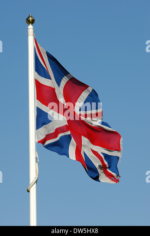 Britannica Union Jack Flag che fluttua nel vento Foto Stock