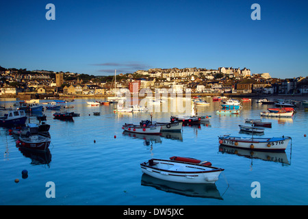 St Ives Harbour all'alba, St Ives, Cornwall Foto Stock